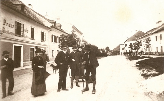 Bürger am Hauptplatz von Schladming